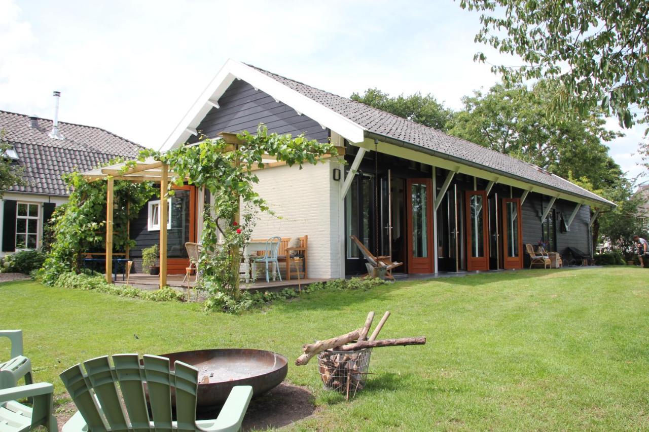 Familiehuis De Betuwe Met Prive Kunstgras Tennisbaan En Sauna Villa Erichem Exterior photo