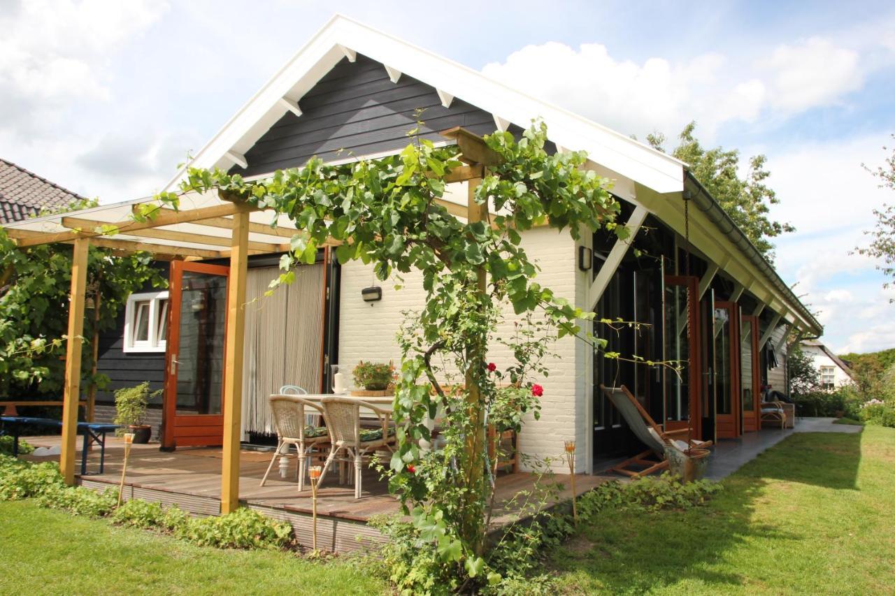 Familiehuis De Betuwe Met Prive Kunstgras Tennisbaan En Sauna Villa Erichem Exterior photo