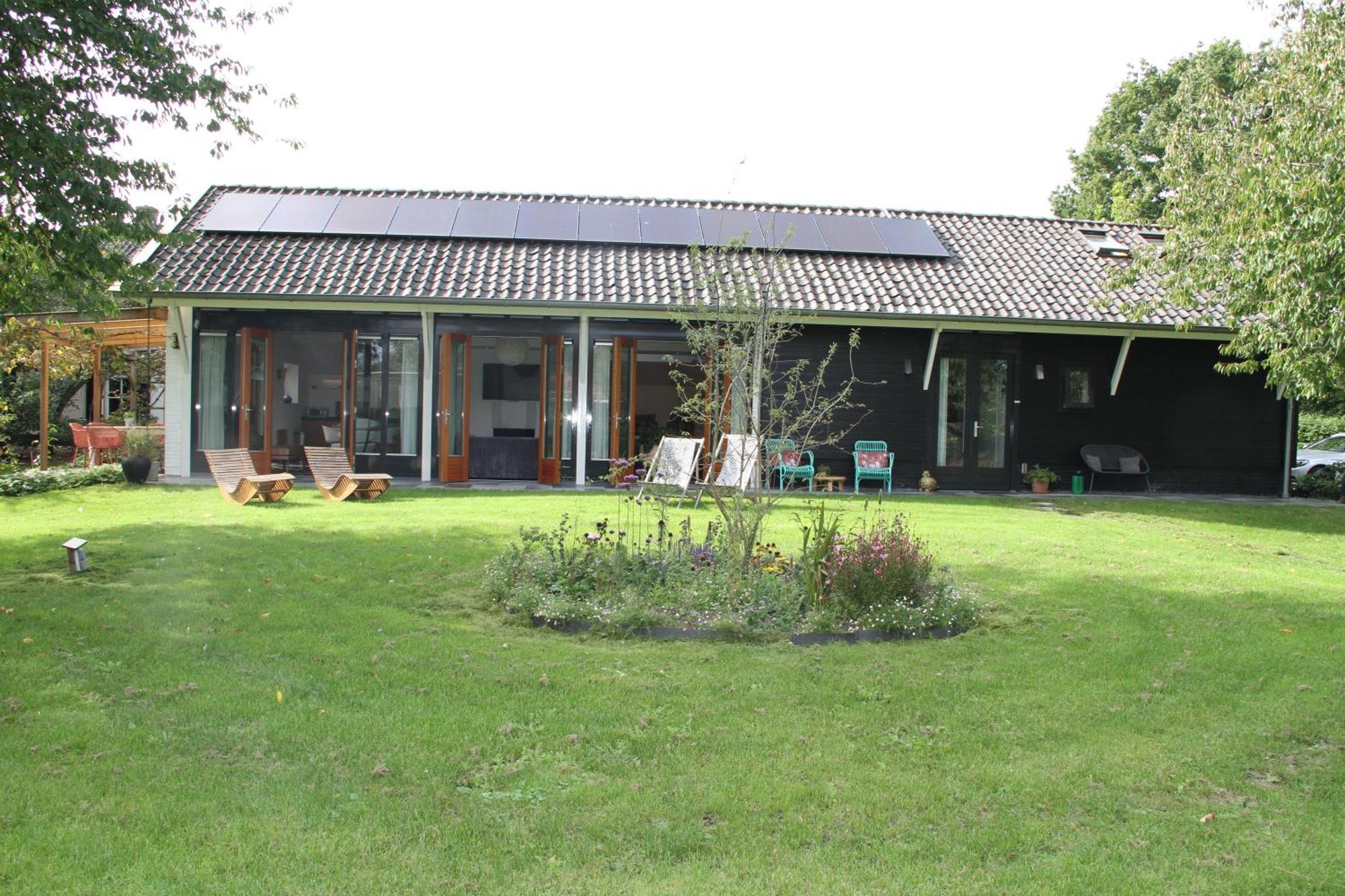 Familiehuis De Betuwe Met Prive Kunstgras Tennisbaan En Sauna Villa Erichem Exterior photo